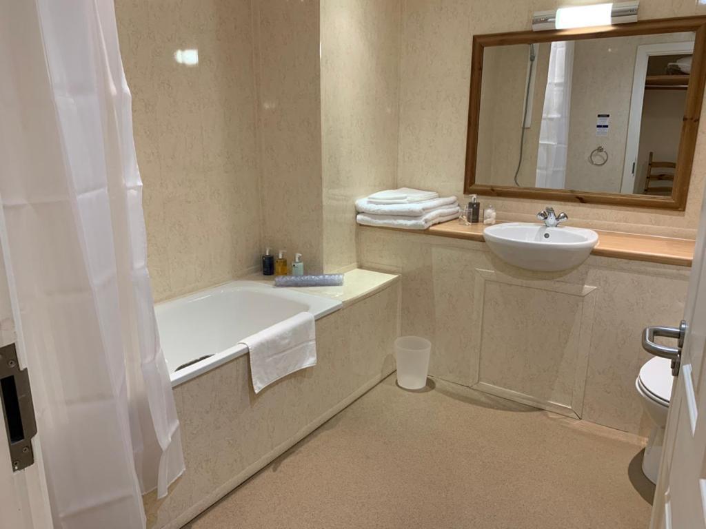 Zucchini Italian Kitchen & Rooms Труро Екстер'єр фото