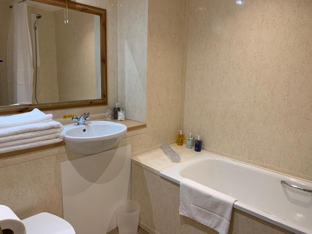 Zucchini Italian Kitchen & Rooms Труро Екстер'єр фото